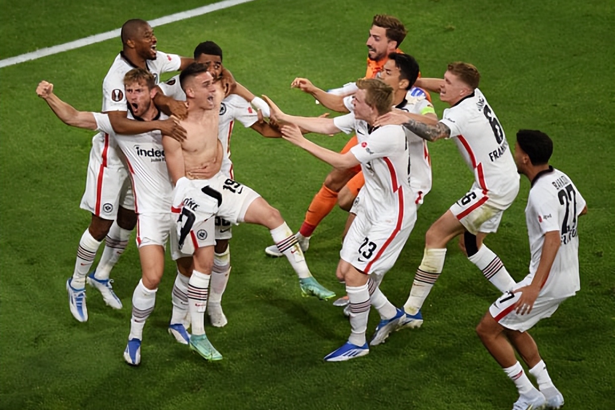 法兰克福：欧冠赛场的&ldquo;逆袭与坚守&rdquo;交响曲